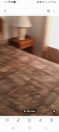 Bedroom queenbed
