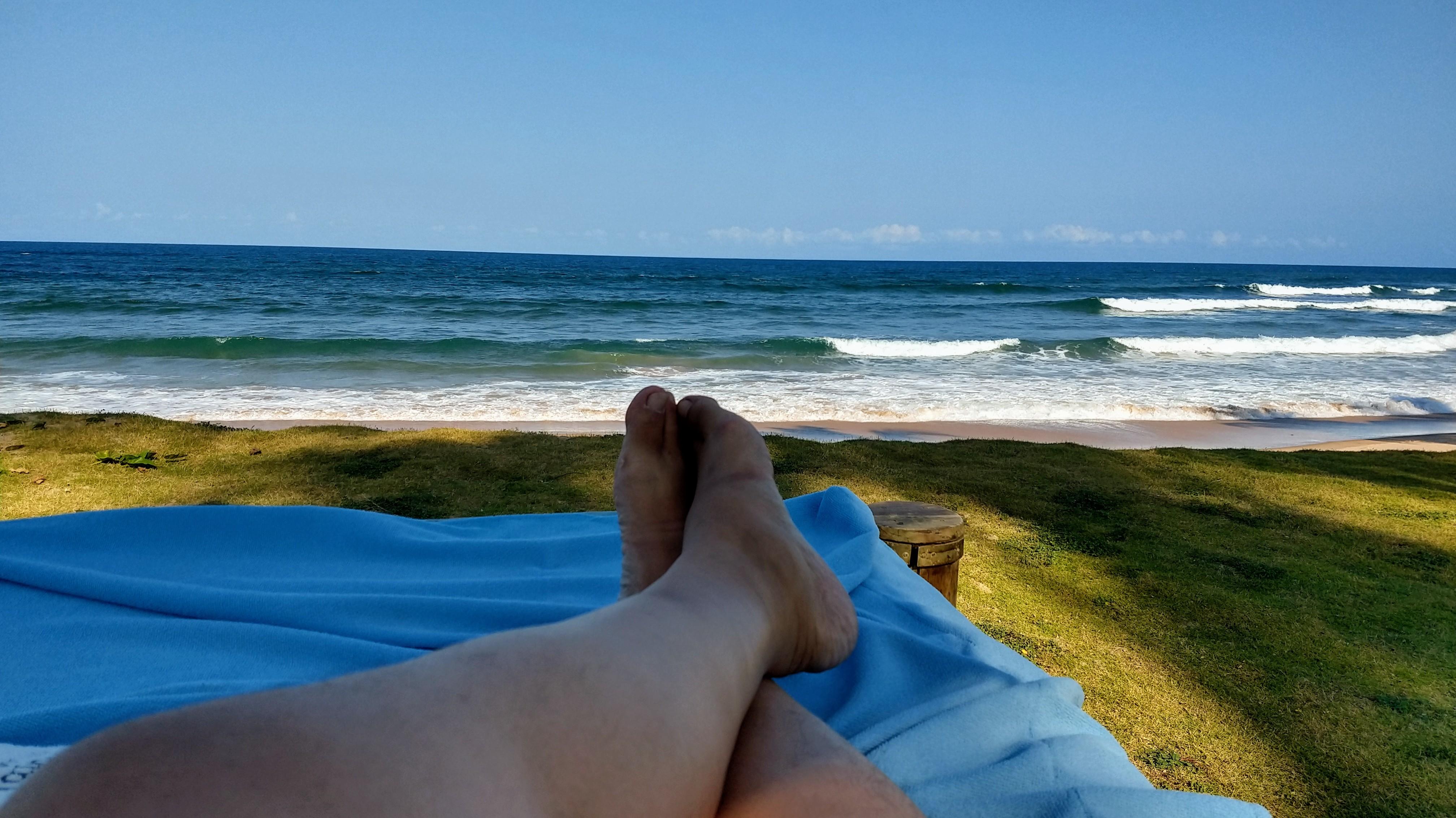 Vista da praia dentro da pousada