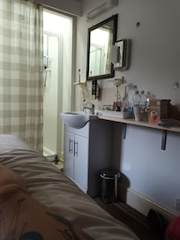 Kitchen & bathroom sink!