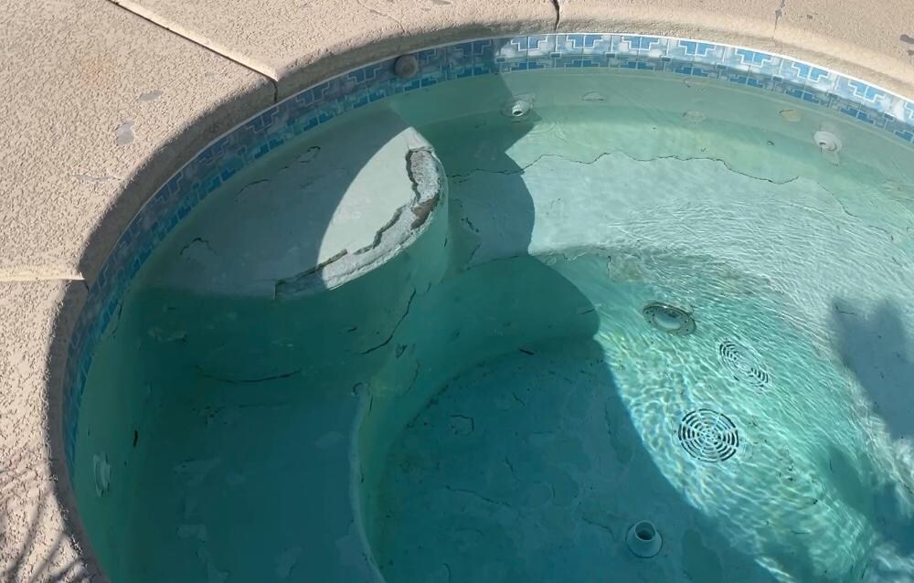 The spa with broken concrete