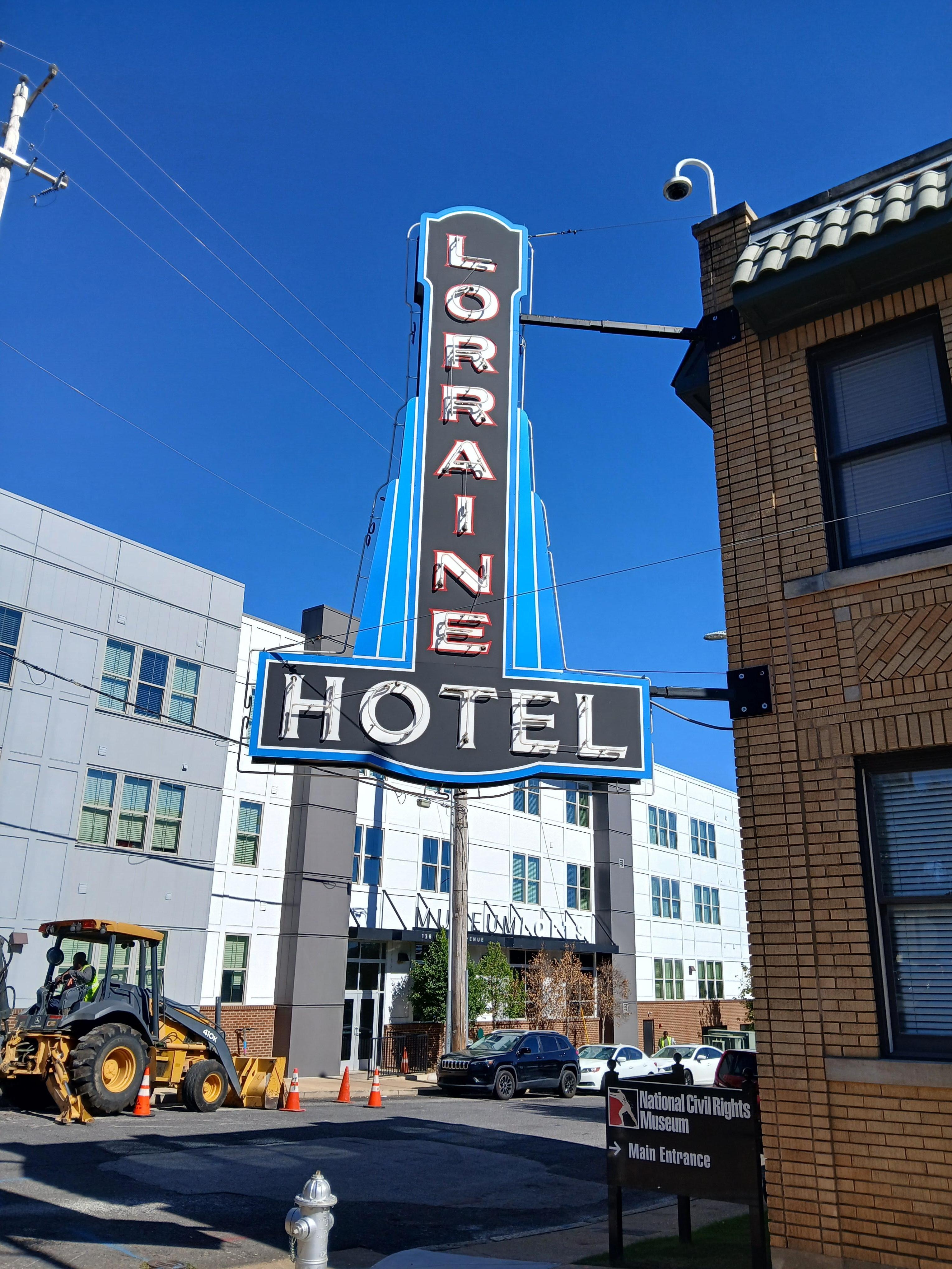 2 min walk to lorraine hotel museum