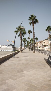 Le bord de la plage à Santa Pola