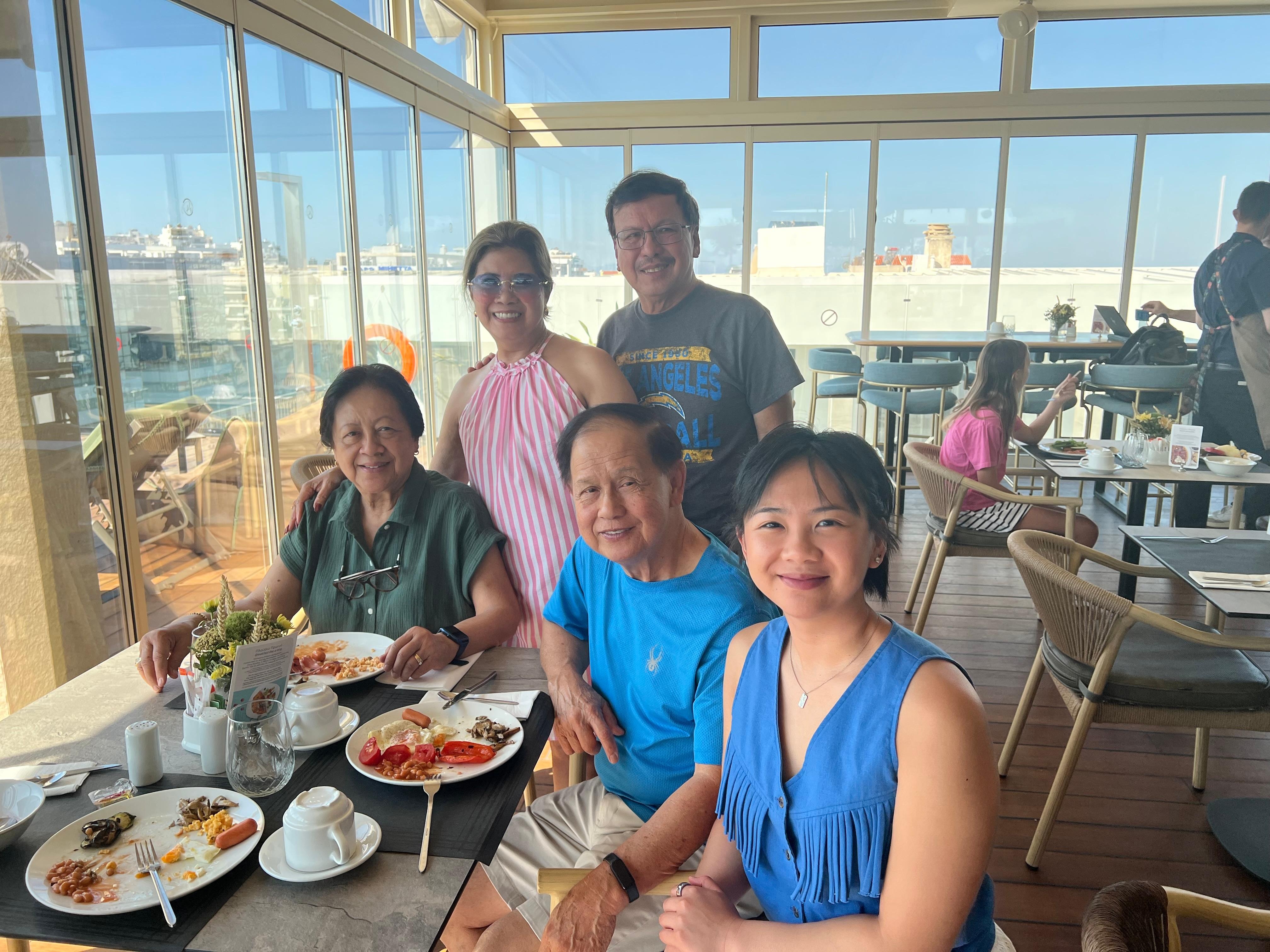 Family of 10 stayed and met our cruise ship