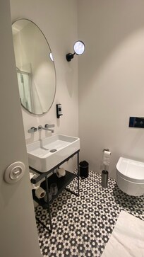 Salle de bain avec douche très propre