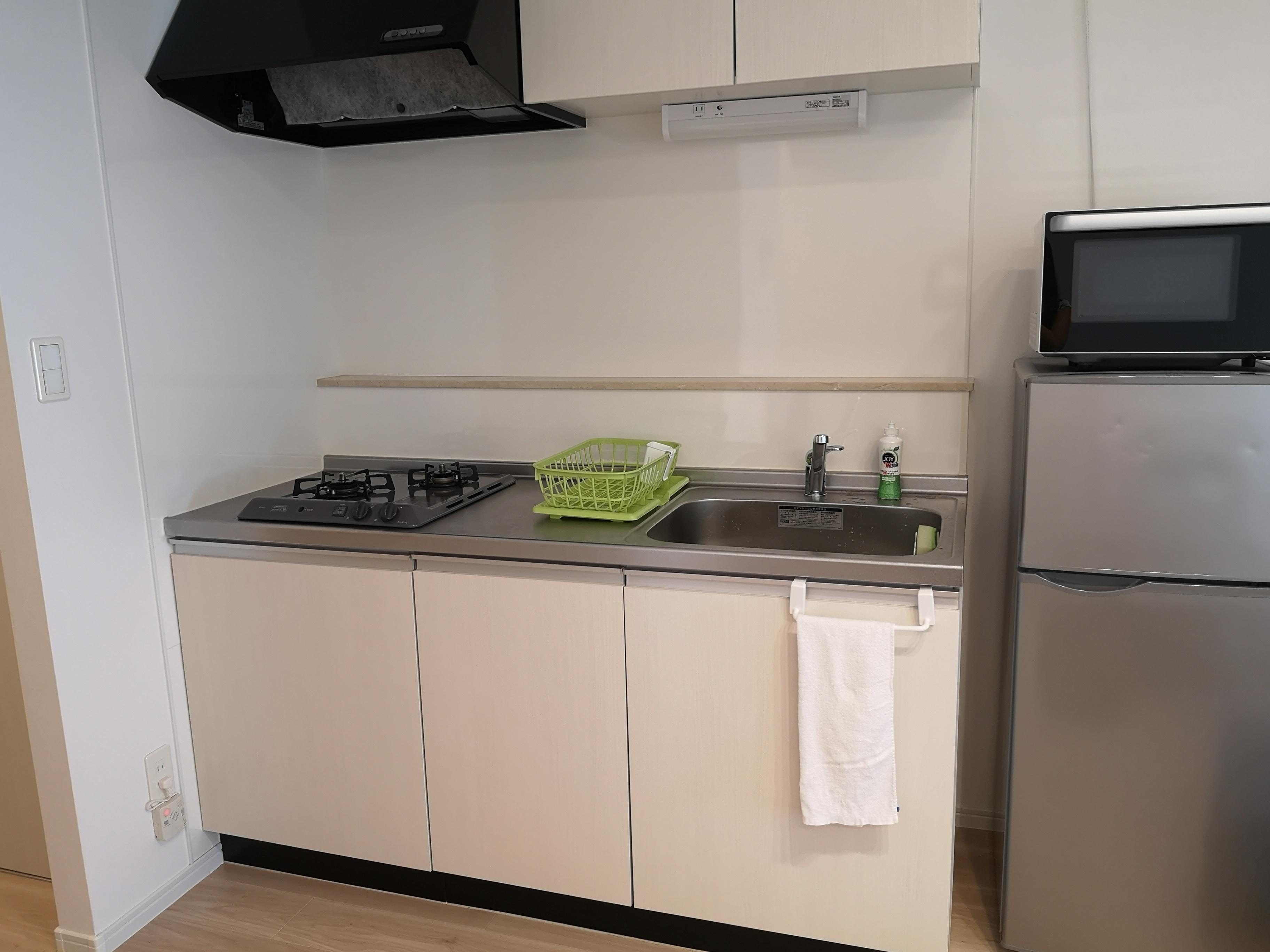 冷蔵庫と電子レンジが便利でした。自炊出来るように一通りの調理器具やお皿などあります。