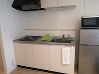 冷蔵庫と電子レンジが便利でした。自炊出来るように一通りの調理器具やお皿などあります。
