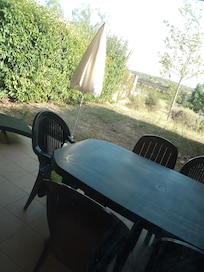 Espace personnel devant la terrasse très sympa