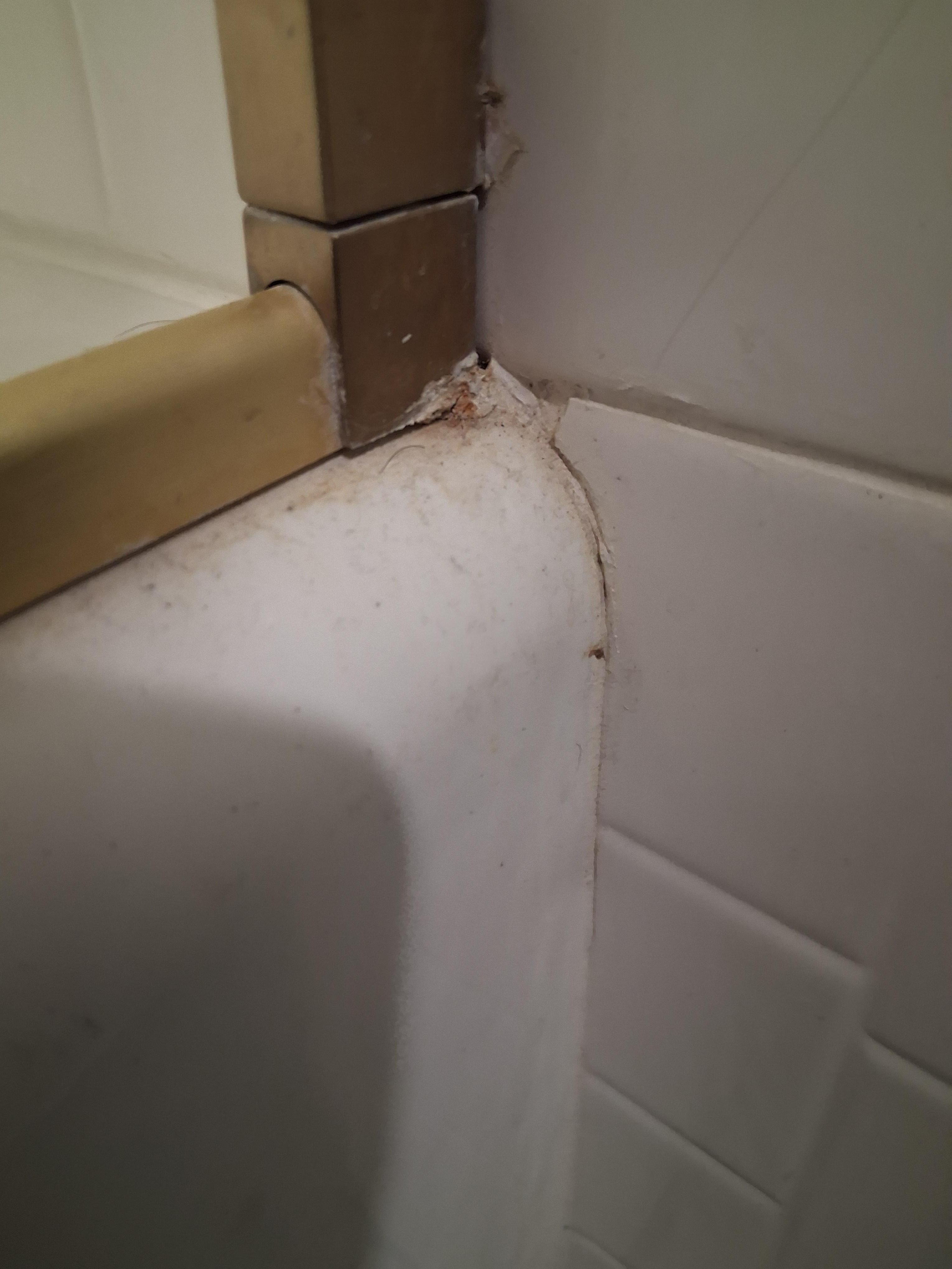 Dirty bath tub rim