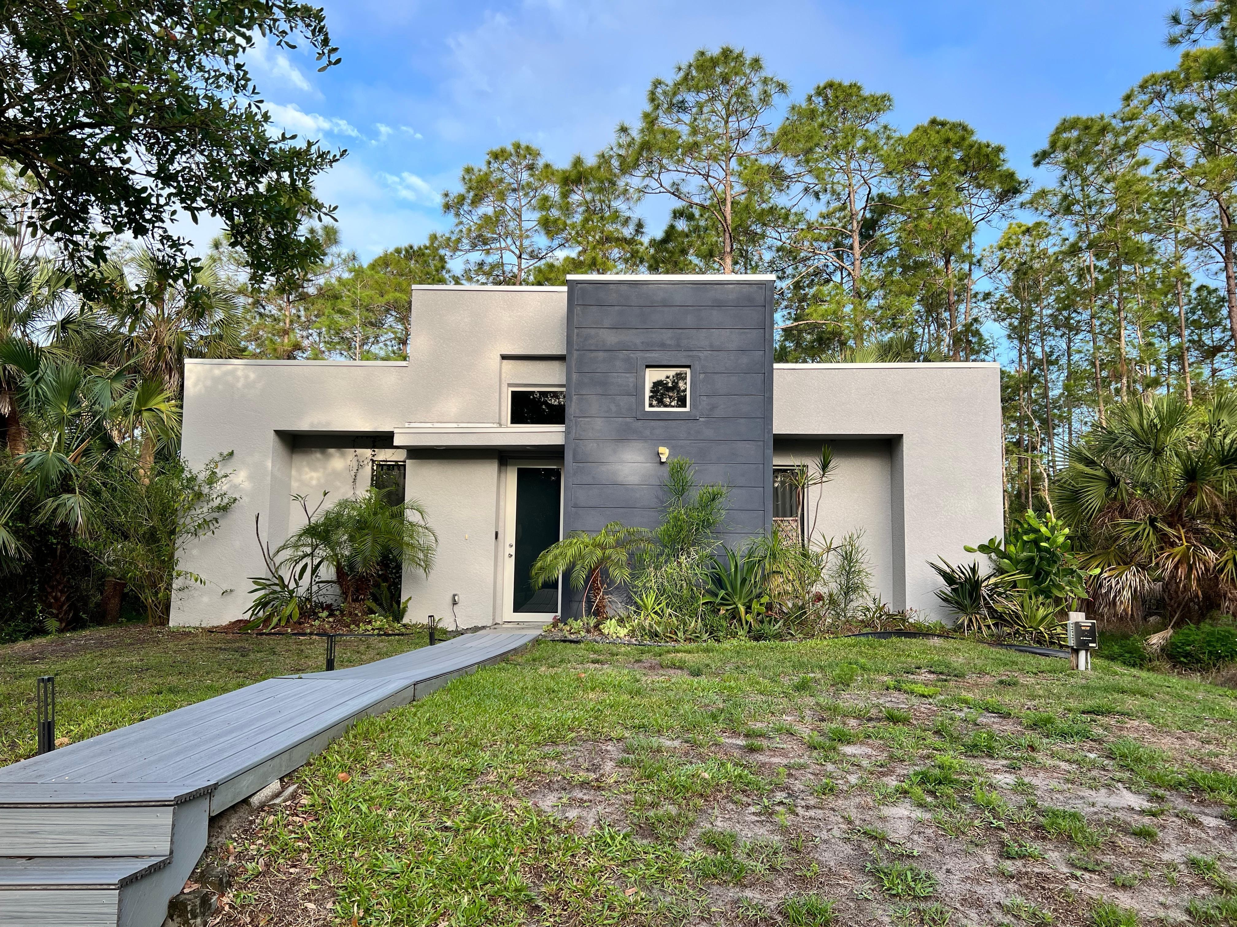 Front of property showing the steps and ramp