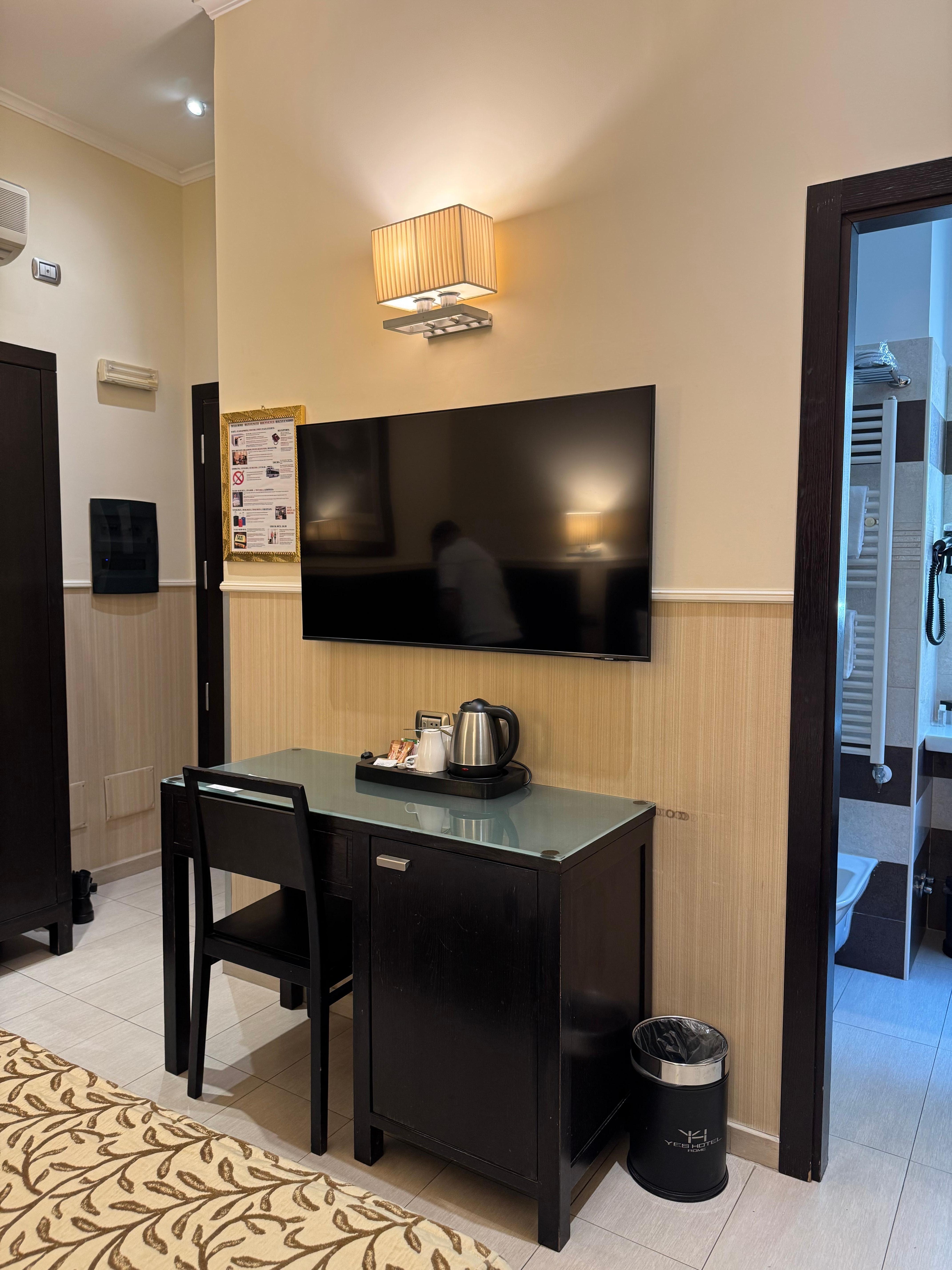 Double room with queen bed