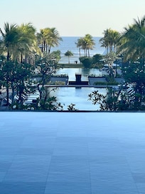 The view from the main lobby.
Magnificent.