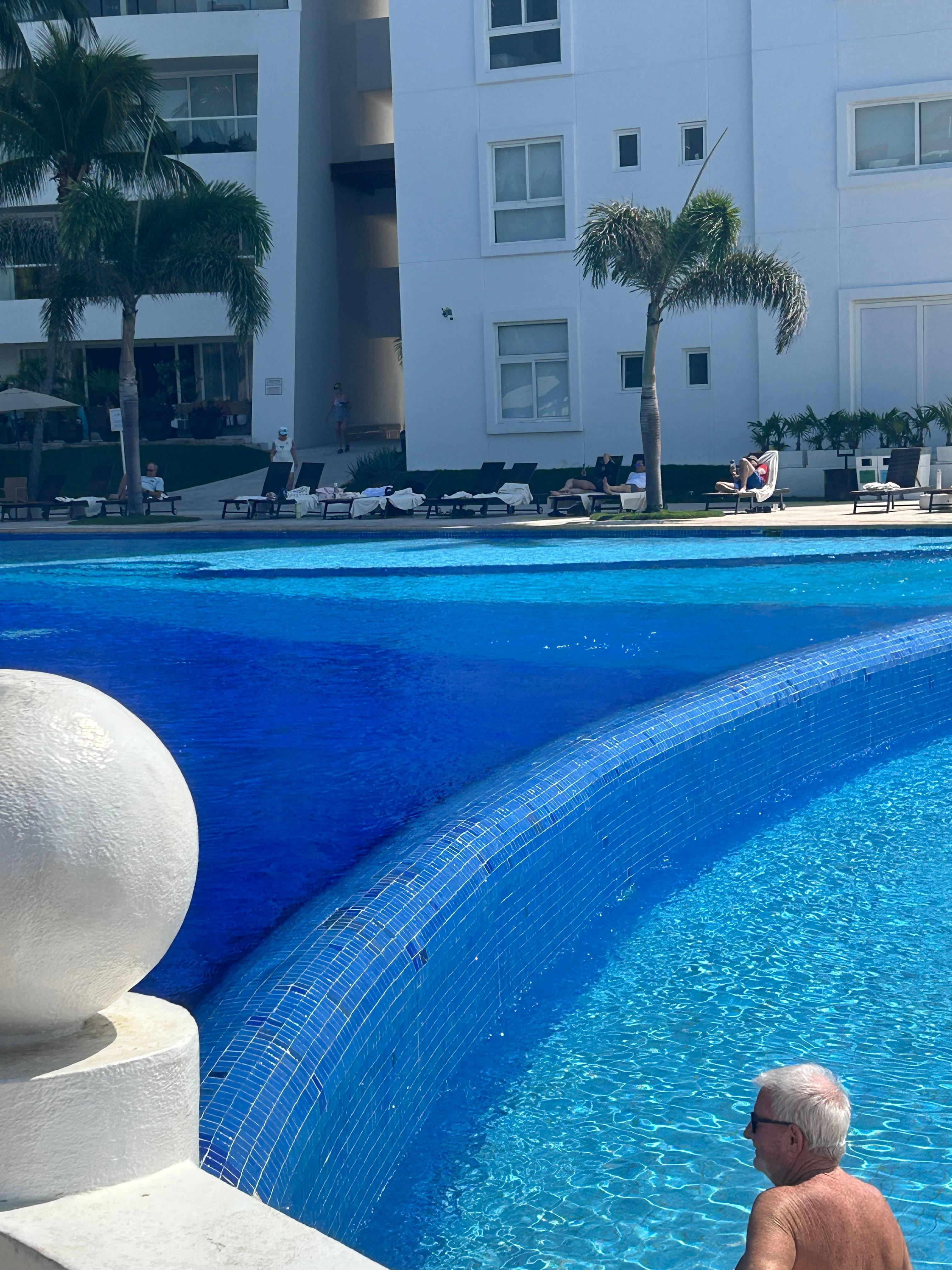 I dubbed this the “ To infinity and beyond “ pool!!