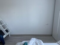 Hinten sieht man die Steckdosen wo das Bett mal gestanden hat