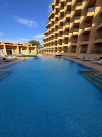 Delphin Pool 25m long for those who like to do there laps.