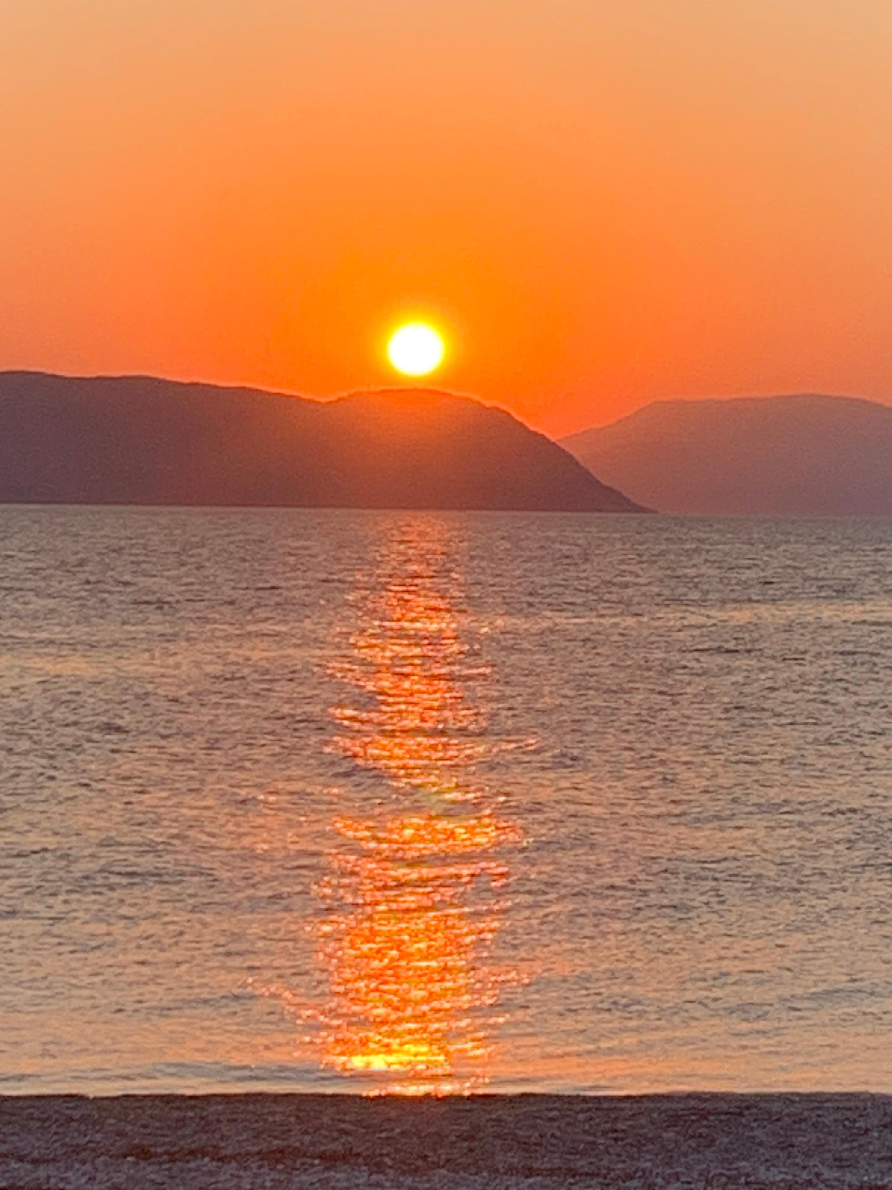 Sonnenuntergang am naheliegenden Strand Armenopetra