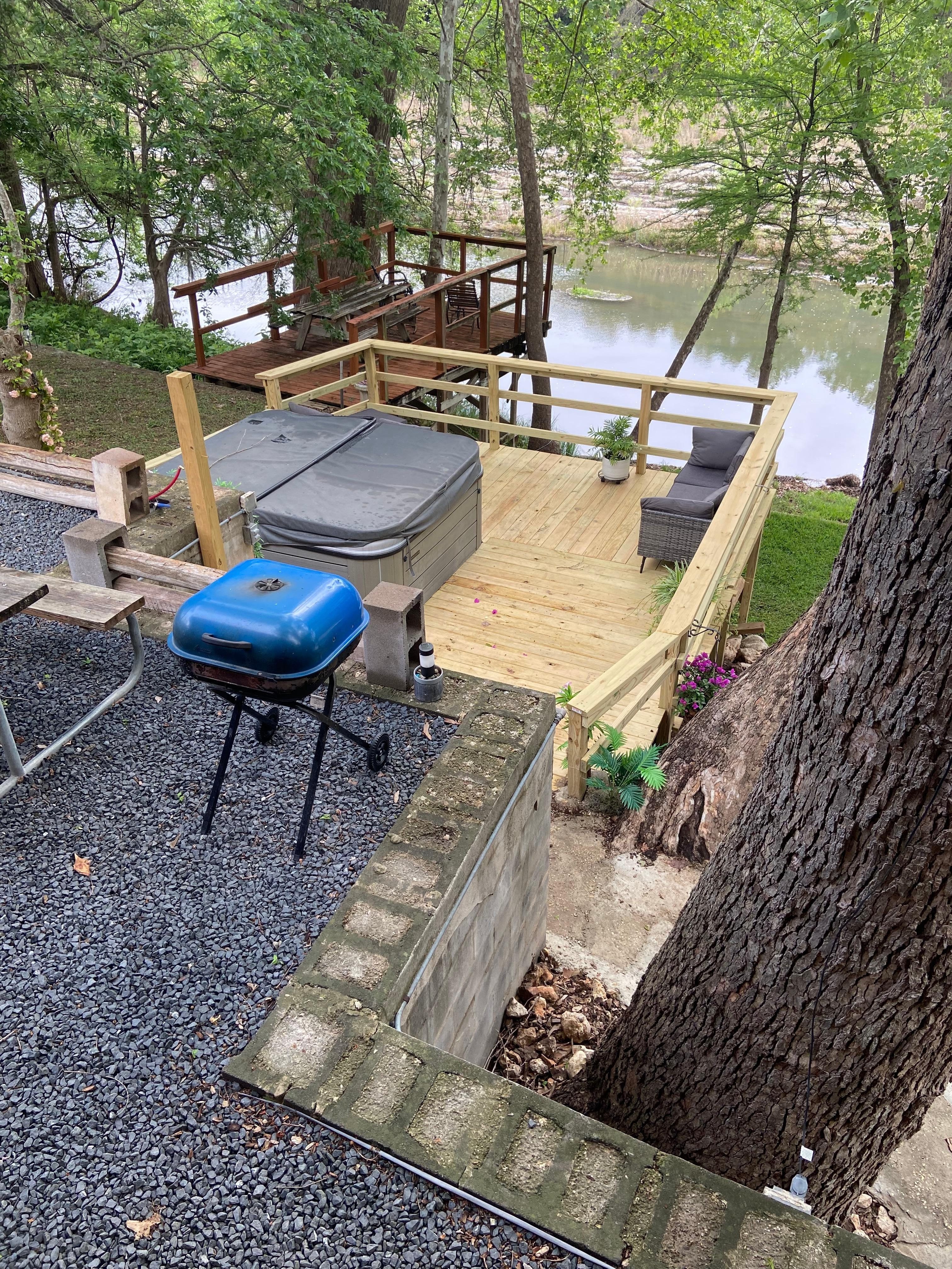 Hot Tube deck ,awesome view of The Chute , that’s very entertaining!!