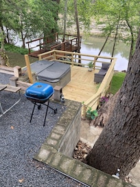 Hot Tube deck ,awesome view of The Chute , that’s very entertaining!!