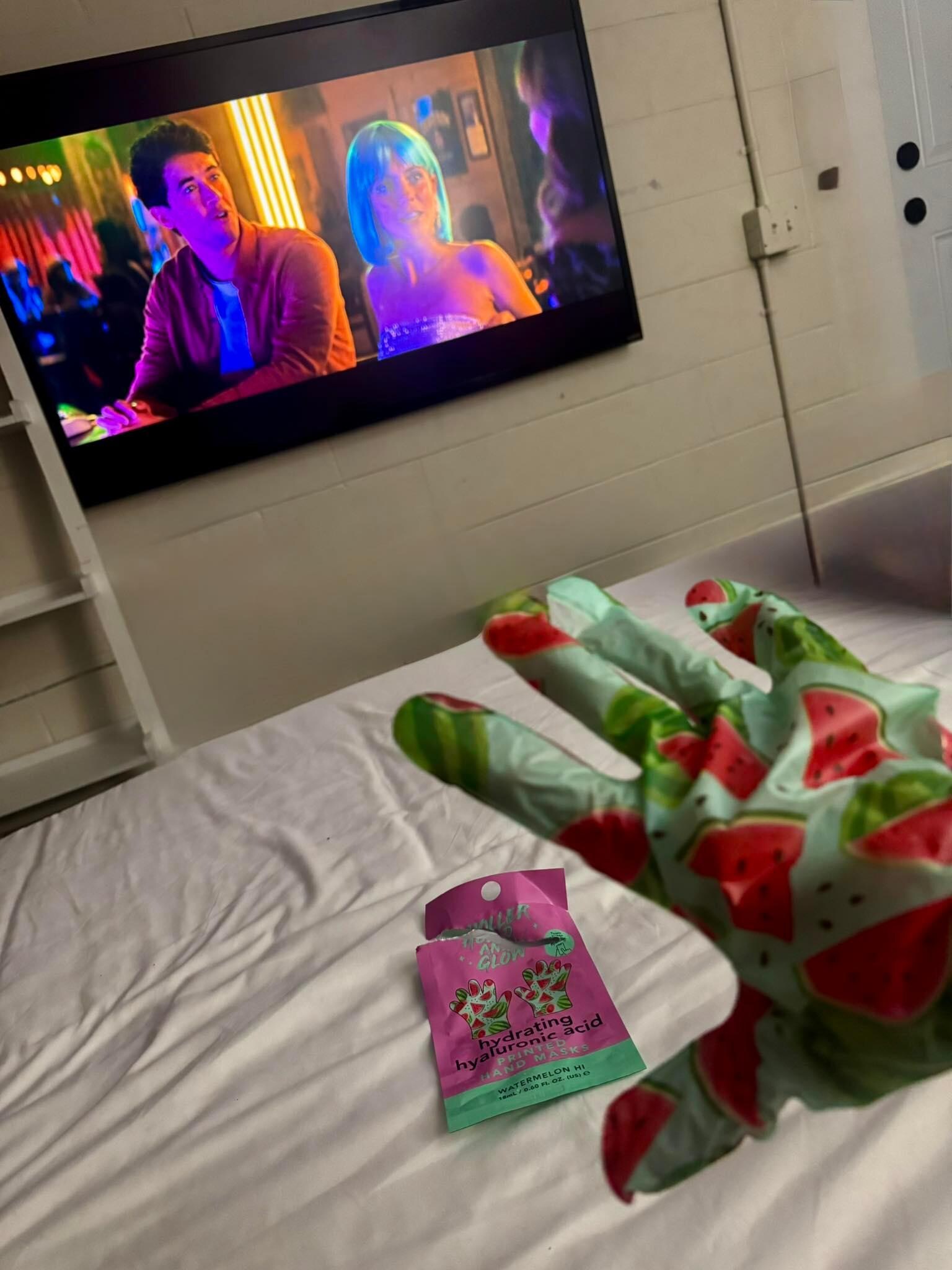 Felt very comfortable, relaxed & finished my evening off with a hand mask & a romcom on the 60" Google TV. 