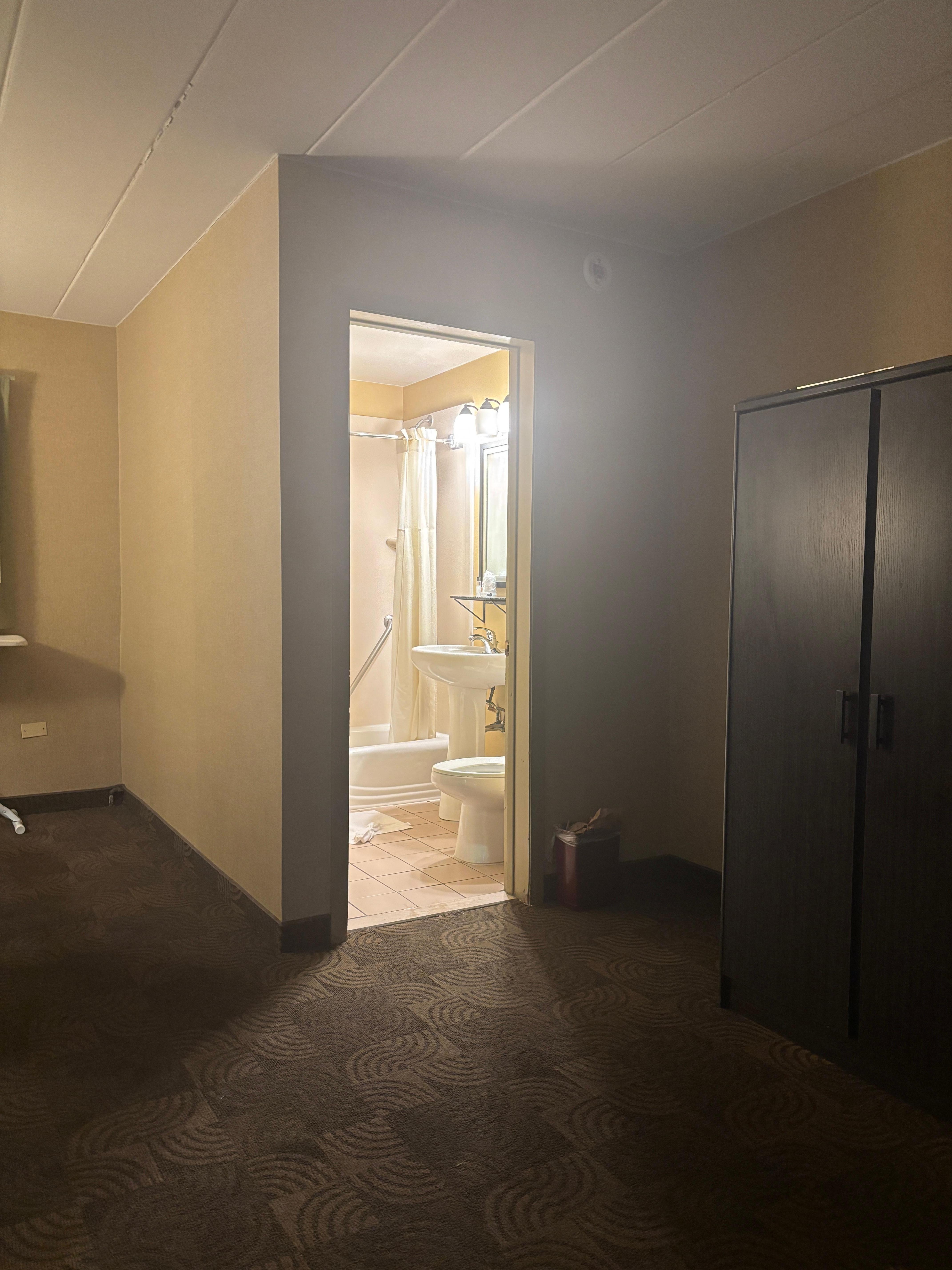 Bad lighting smoke detectors missing 