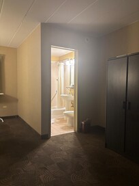 Bad lighting smoke detectors missing