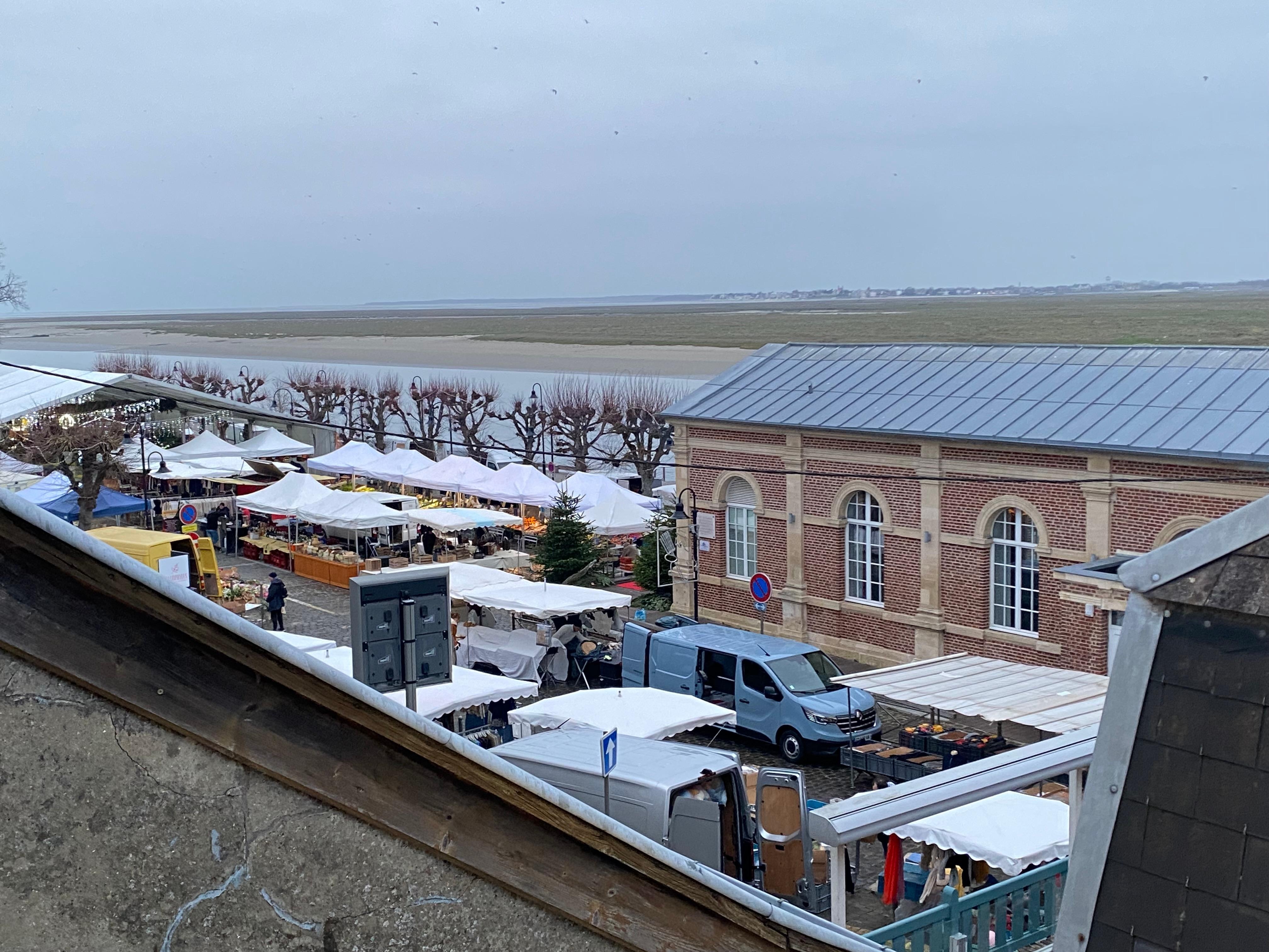 Place et marché a 2min