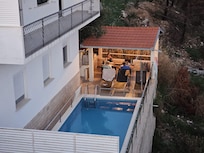 Blick auf die Terrasse vom Nachbargrundstück