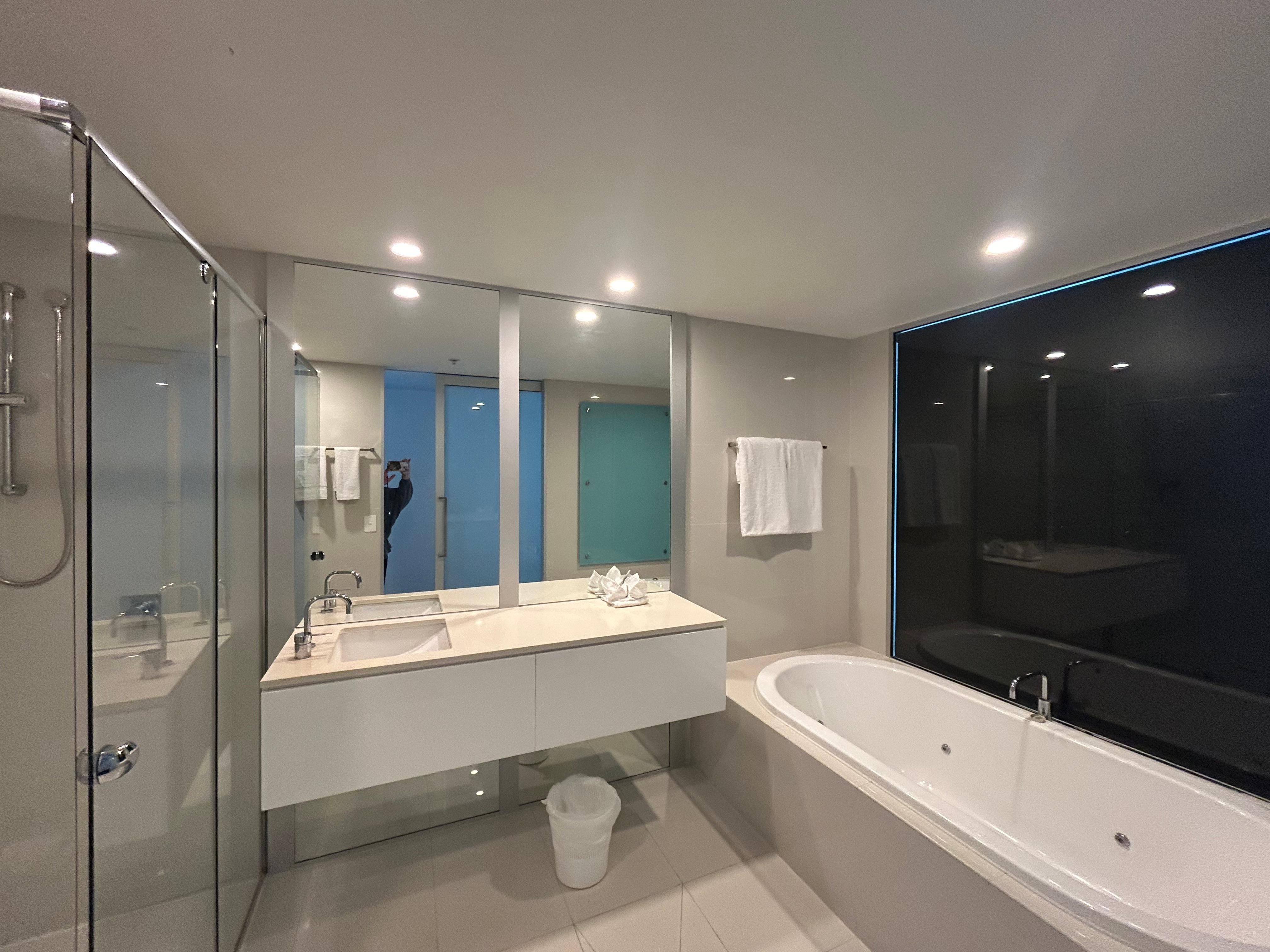 メインの浴槽はジャグジー