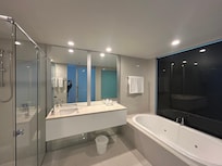 メインの浴槽はジャグジー