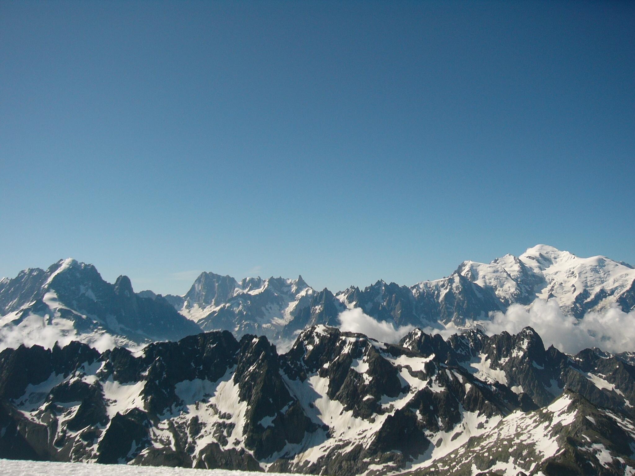 Ce que l'on peut voir si on se ballade dans les Aiguilles rouges vers 3000m (sommet du Buet)