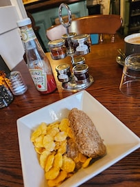 Complimentary cererals, coffee and muffins possible too.