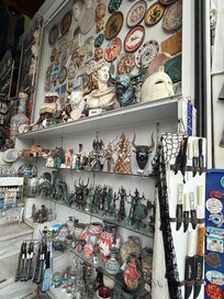 Lots of nearby shopping stalls