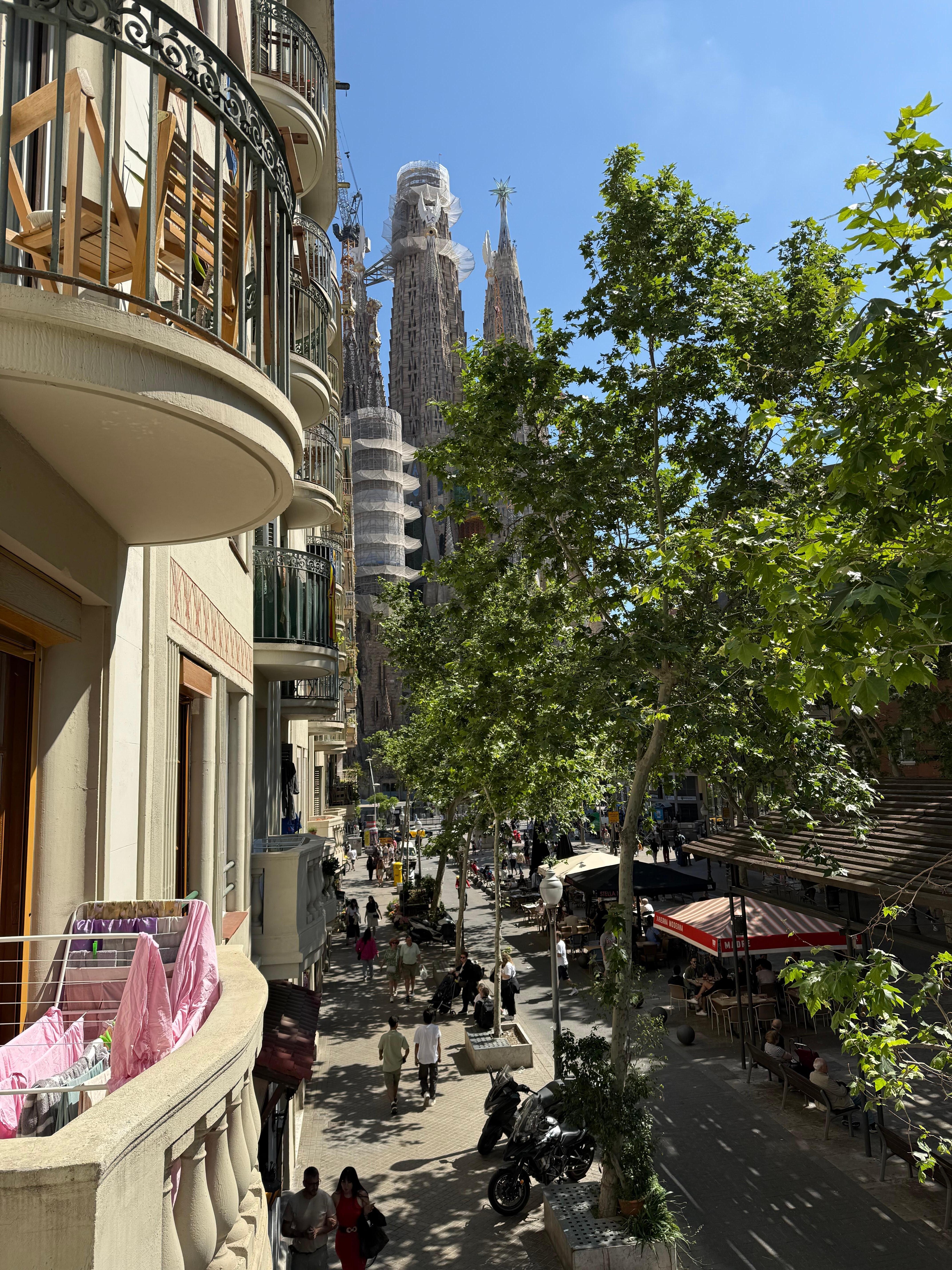 On the balcony- Família Sagrada right down the road. 