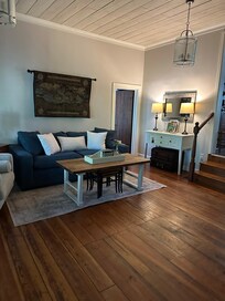 Living room, angle 1