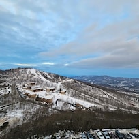 The view from the balcony is magnificent 🤤