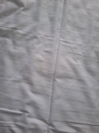 Bettwäsche mit Blut Flecken