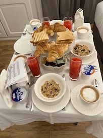 Great breakfast served in room
