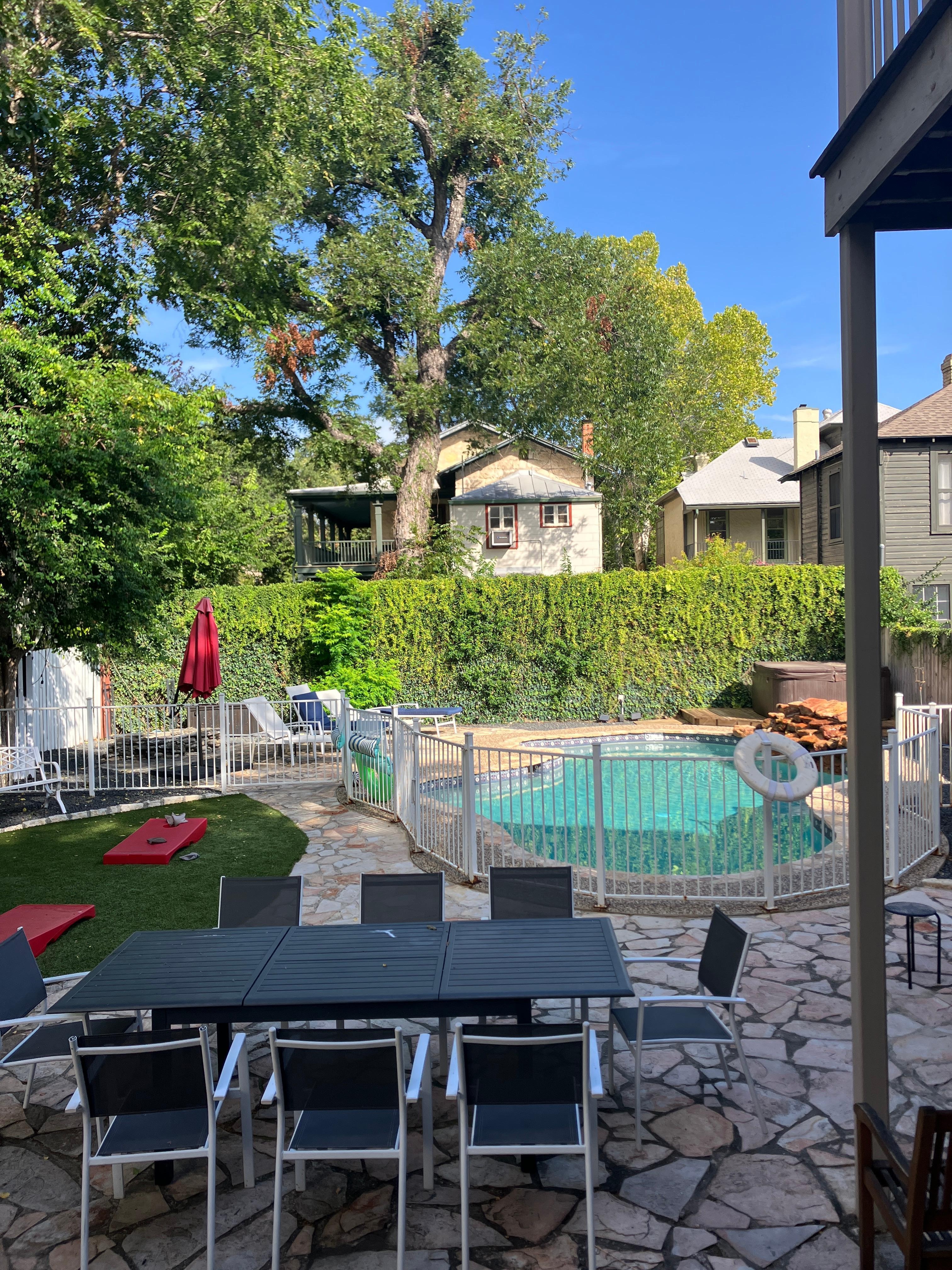 Great outdoor space!