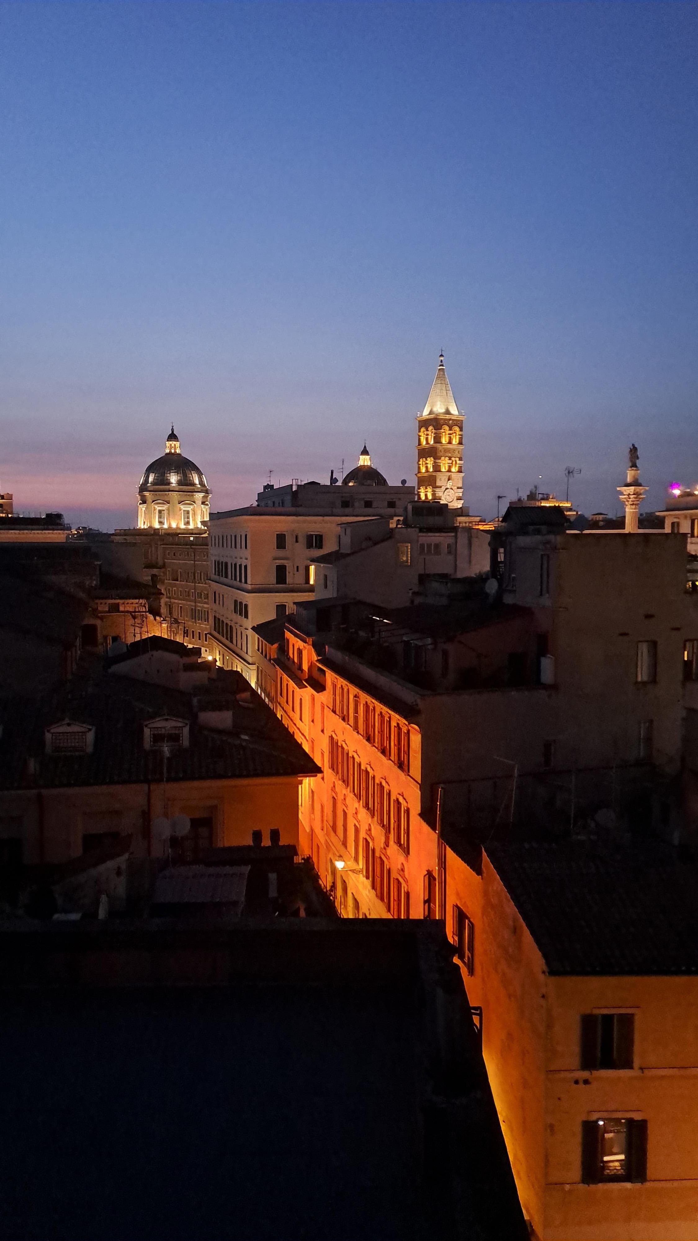 Blick von der Dachterrasse am Abend