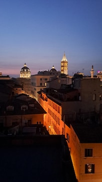 Blick von der Dachterrasse am Abend