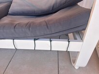 This outdoor 3-seater settee is downright dangerous!