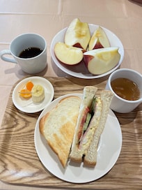 這個是蛋沙拉吐司三明治,份量很足夠
也有鮪魚三明治可以選擇