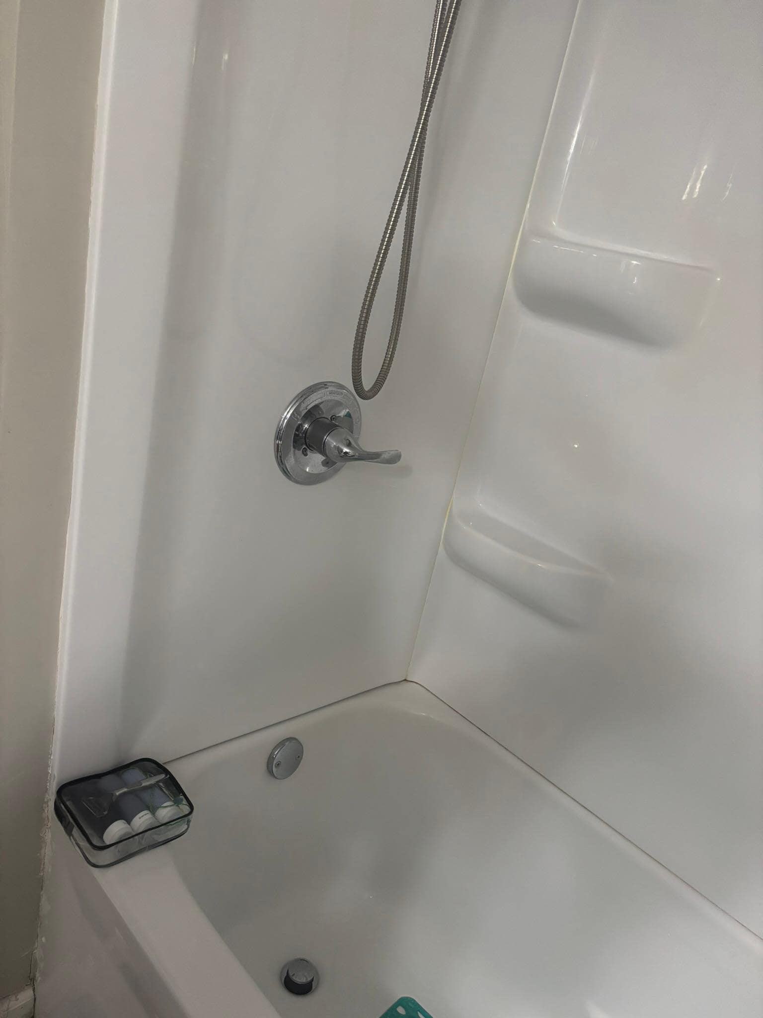 NO BATH SPOUT to run water into tub!! Capped off.
