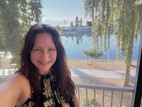 Screened in patio (no bugs or birds!)