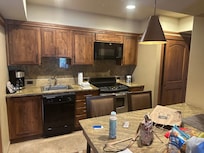 Full kitchen