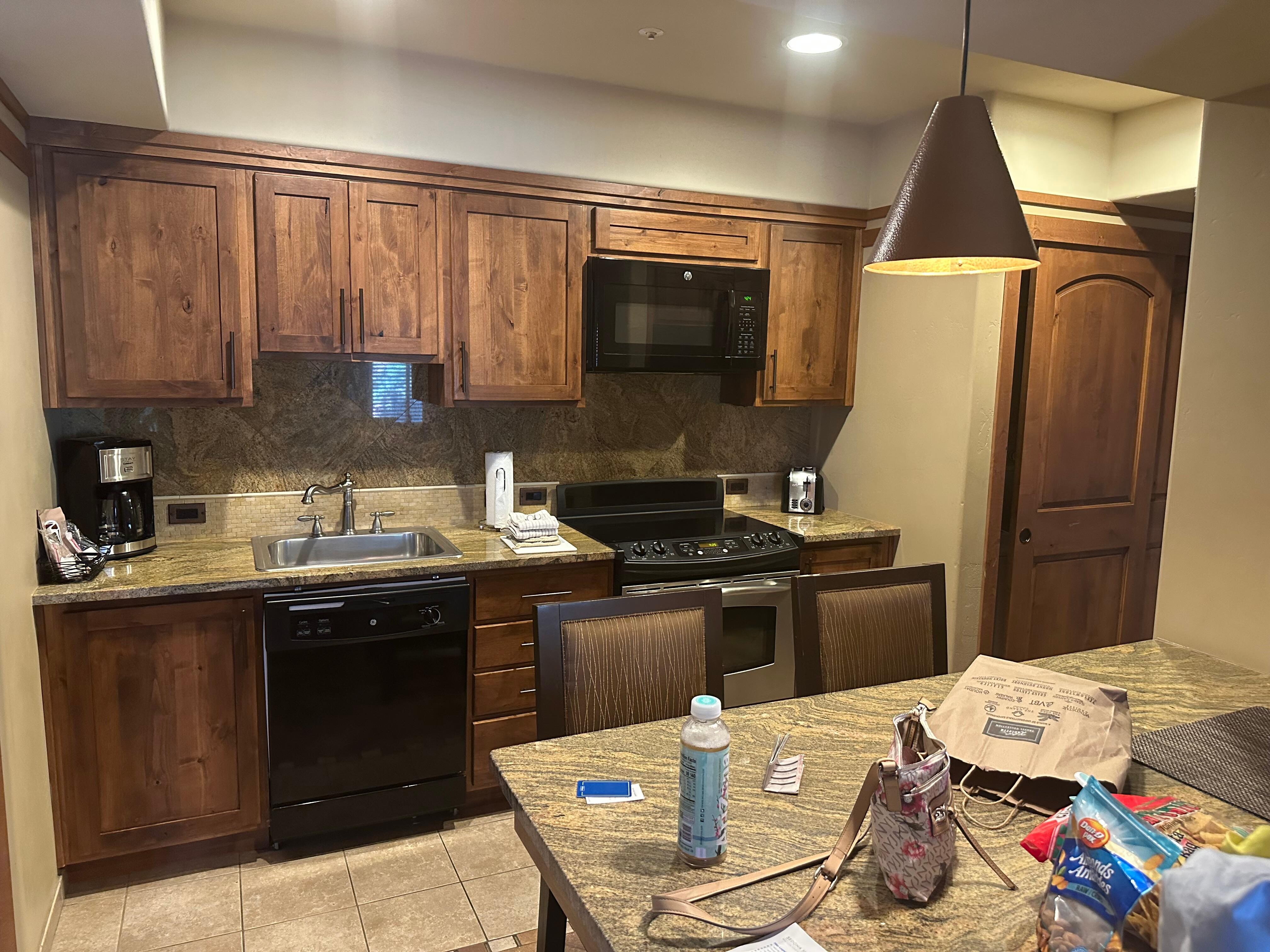 Full kitchen 
