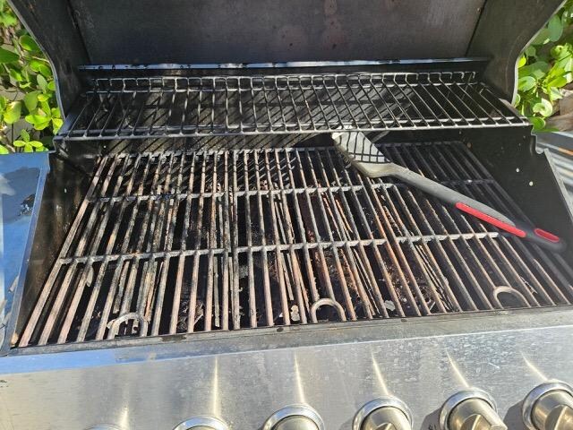 the grill needs to thrown out its just one big rust grill not fit to cook anything on