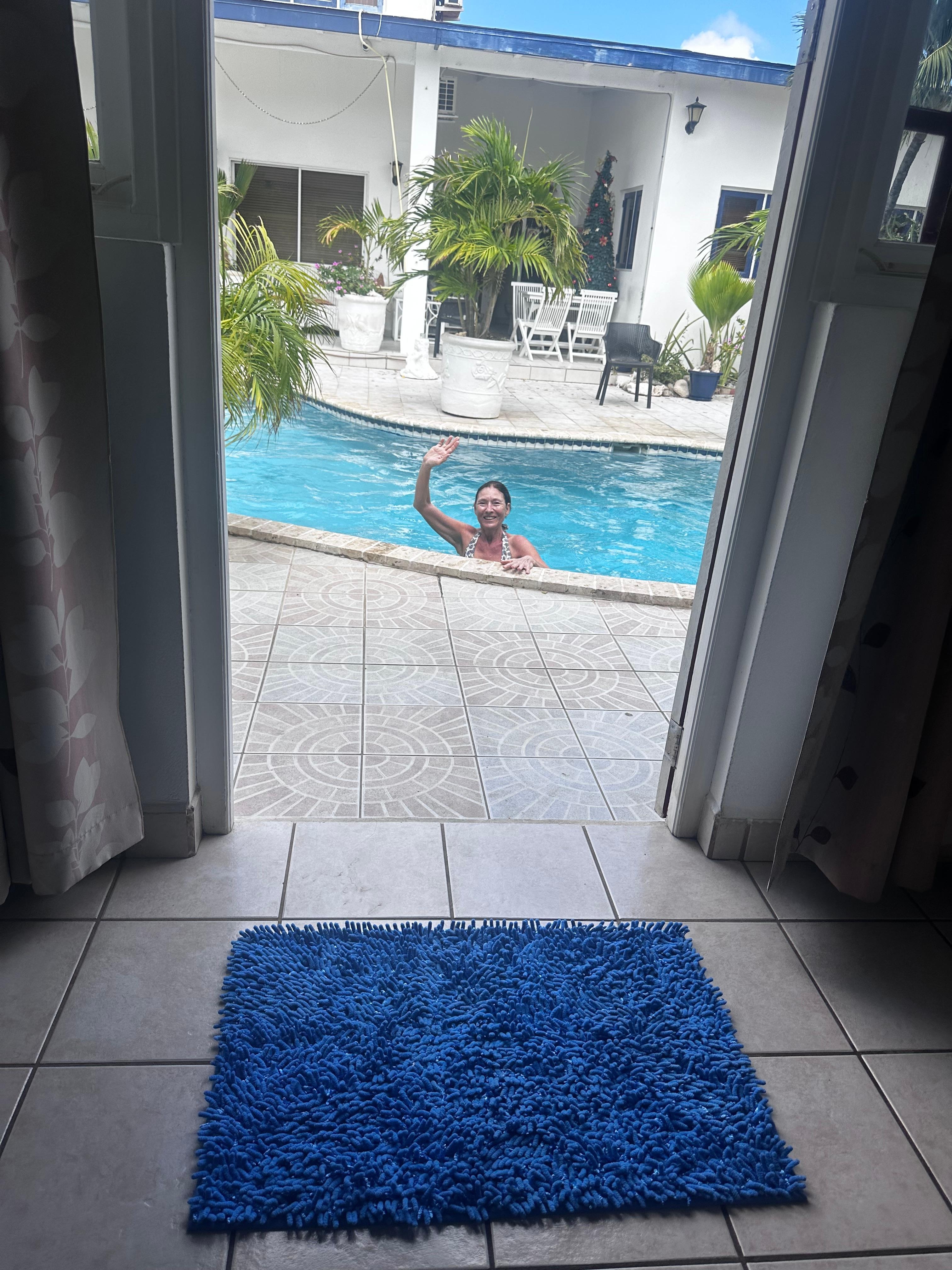 6’ from door to pool 
