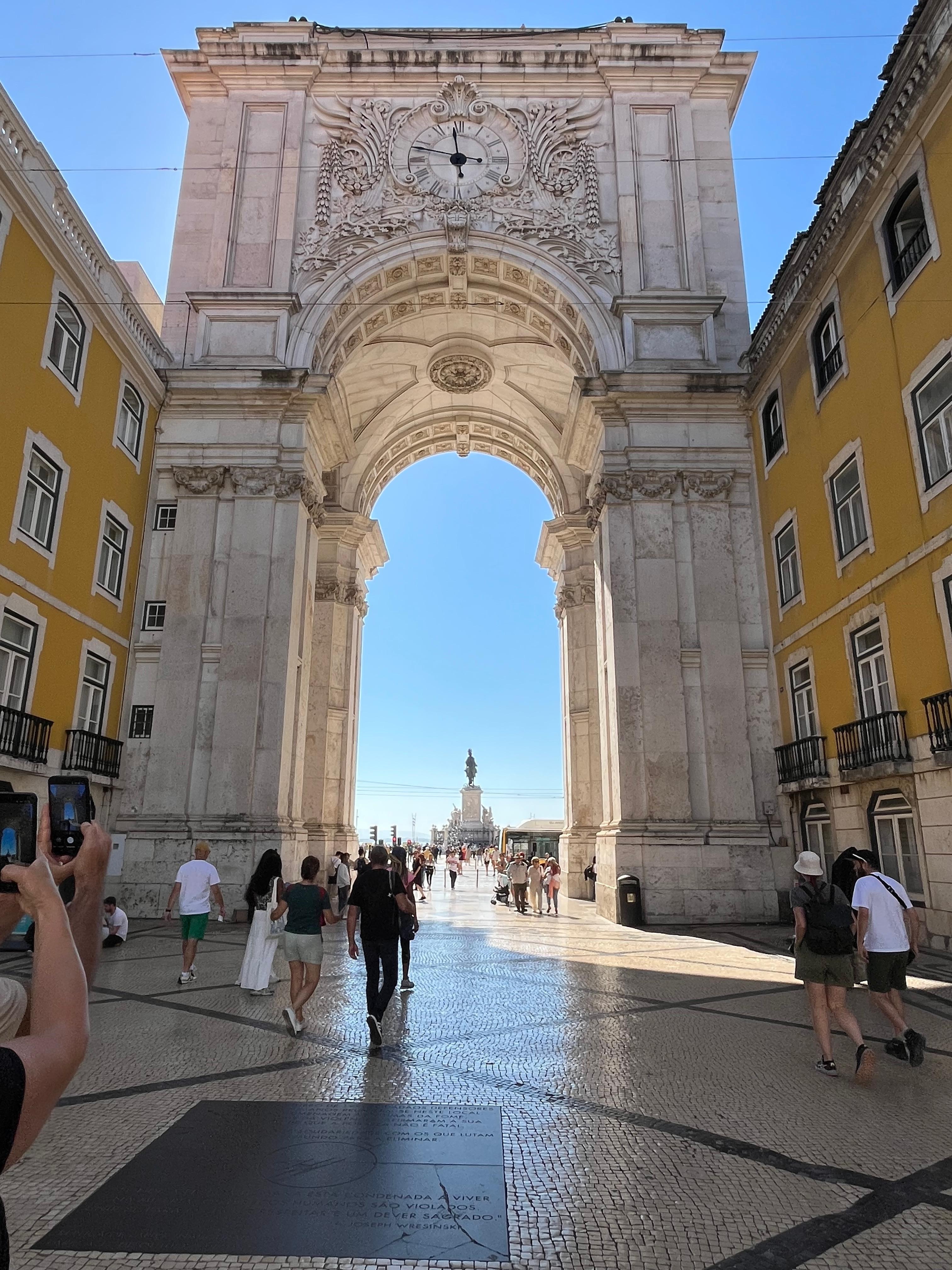Lisboa port entrance 