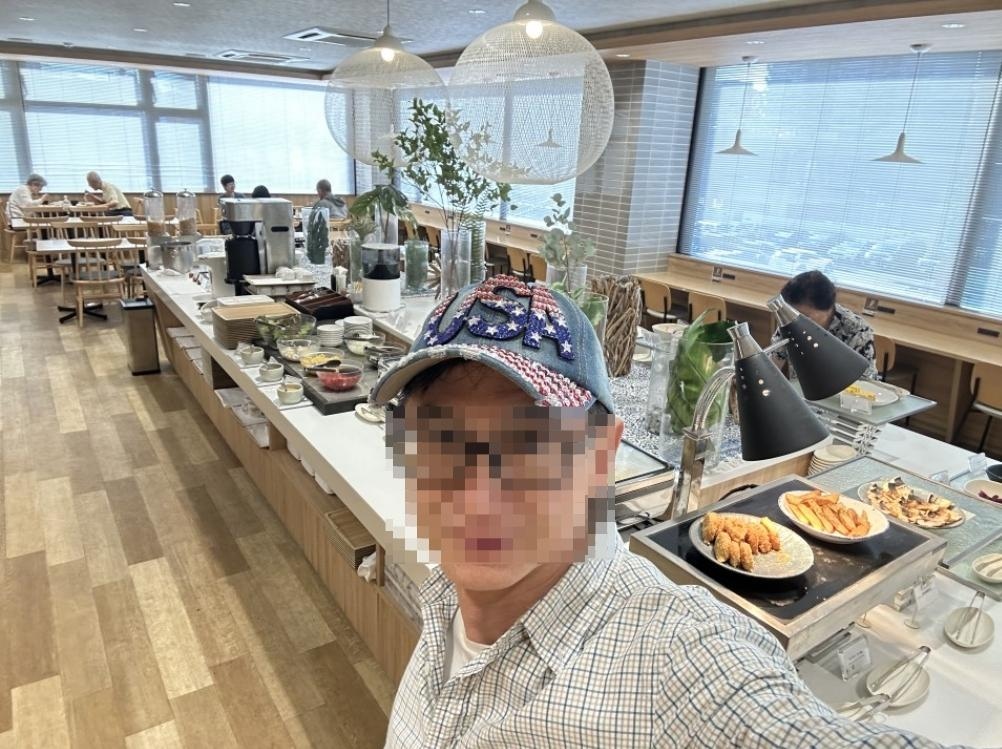 空間寬廣而明亮的2樓早餐區