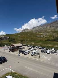 Au pied des pistes.